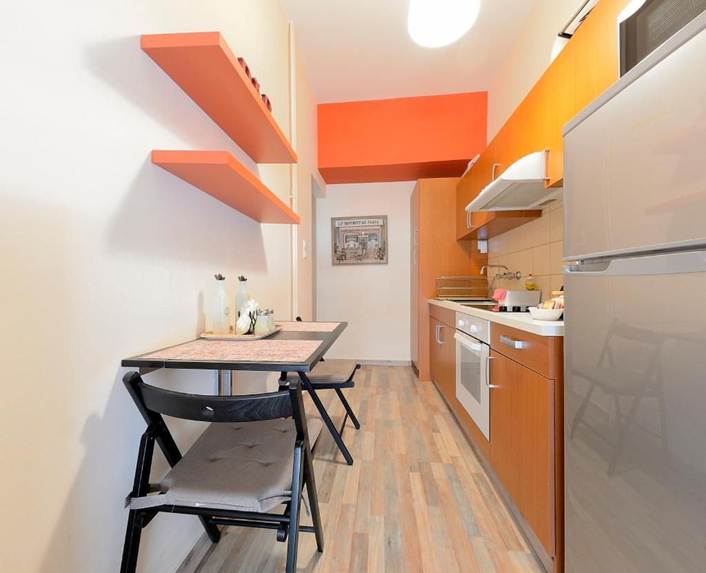 Cozycentre Apartment Athena Bagian luar foto